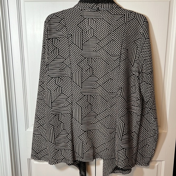 Dana Buchman, Women's L, waterfall front, black & cream knit jacket - Picture 10 of 12